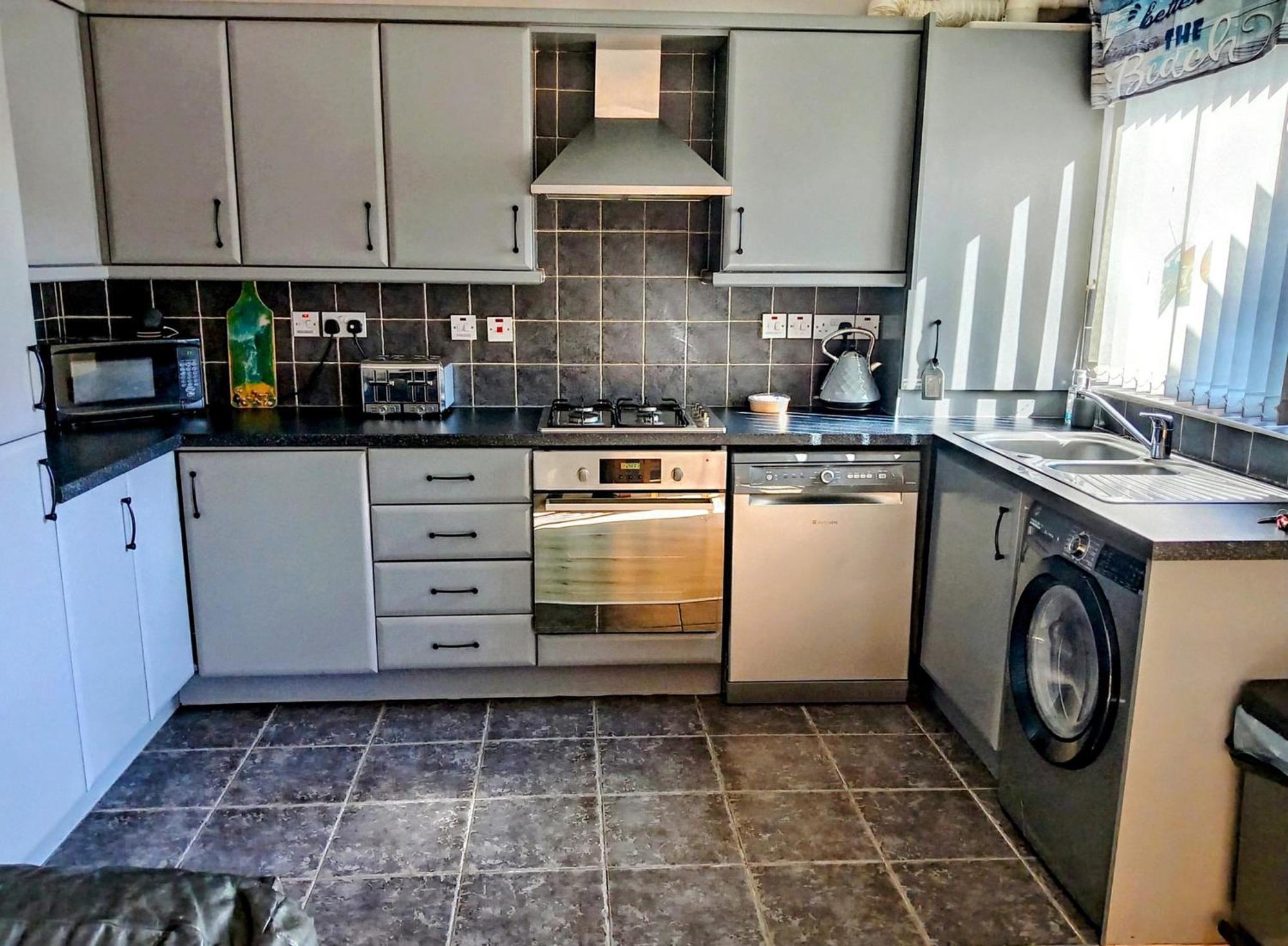 Sea Surf Apartment Бангор Екстериор снимка